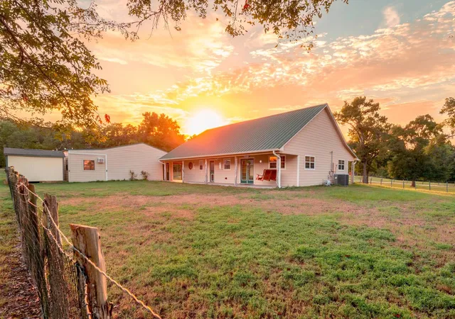 Photo 2 of Single family home for sale at 307 Fm 980 Rd, Huntsville, TX 77320 | MLS# 13607205 | Listing updated on 2026-10-06