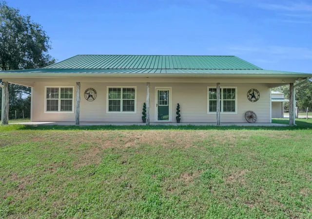 Photo 3 of Single family home for sale at 307 Fm 980 Rd, Huntsville, TX 77320 | MLS# 13607205 | Listing updated on 2026-10-06