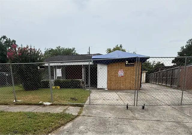 Photo 2 of Sale Pending at 1401 N Nell St, Pasadena, TX 77506 | MLS# 55650255 | Listing updated on 2026-09-15