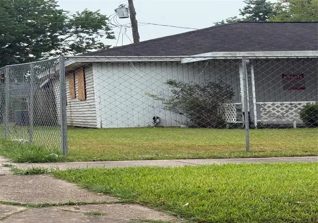 Photo 3 of Sale Pending at 1401 N Nell St, Pasadena, TX 77506 | MLS# 55650255 | Listing updated on 2026-09-15
