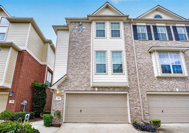 Photo 2 of Townhouse for sale at 1807 Stacy Crst, Houston, TX 77008 | MLS# 5515694 | Listing updated on 2026-09-27