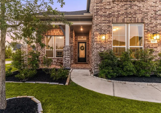 Photo 4 of Single family home for sale at 26911 Longwood Ledge Ln, The Woodlands, TX 77389 | MLS# 38661928 | Listing updated on 2026-10-10