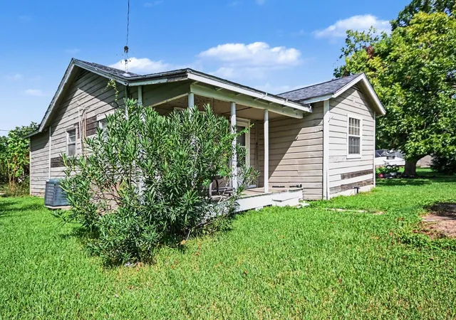 Photo 3 of Single family home for sale at 1724 N Avenue S, Freeport, TX 77541 | MLS# 64912467 | Listing updated on 2026-09-28