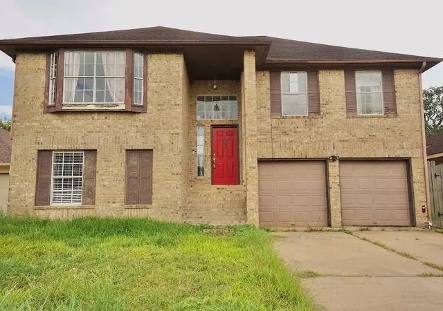 Photo 1 of Single family home for sale at 110 Almond Dr, Lake Jackson, TX 77566 | MLS# 11910594 | Listing updated on 2026-09-12