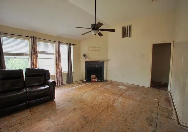 Photo 3 of Single family home for sale at 110 Almond Dr, Lake Jackson, TX 77566 | MLS# 11910594 | Listing updated on 2026-09-12