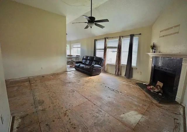 Photo 4 of Single family home for sale at 110 Almond Dr, Lake Jackson, TX 77566 | MLS# 11910594 | Listing updated on 2026-09-12