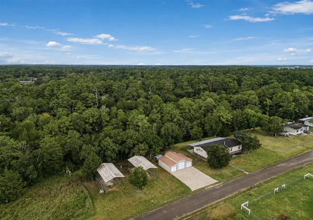 Photo 2 of Single family home for sale at 52 County Rd 302, Alvin, TX 77511 | MLS# 65210720 | Listing updated on 2026-09-06
