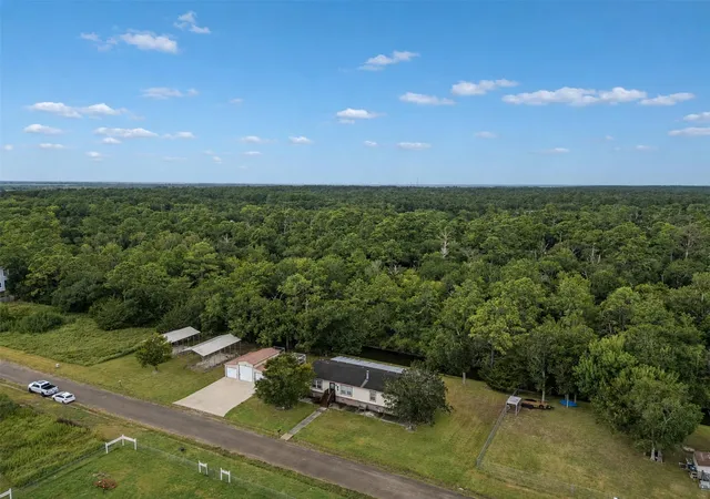Photo 3 of Single family home for sale at 52 County Rd 302, Alvin, TX 77511 | MLS# 65210720 | Listing updated on 2026-09-06