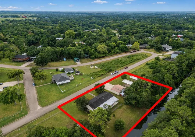 Photo 4 of Single family home for sale at 52 County Rd 302, Alvin, TX 77511 | MLS# 65210720 | Listing updated on 2026-09-06