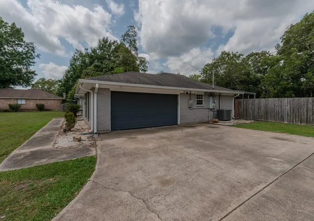 Photo 3 of Single family home for sale at 7050 Guess Rd, Beaumont, TX 77708 | MLS# 91897453 | Listing updated on 2026-08-31