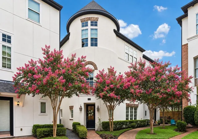 Photo 1 of Single family home for sale at 2725 Cohn Garden, Houston, TX 77007 | MLS# 78092196 | Listing updated on 2026-09-16