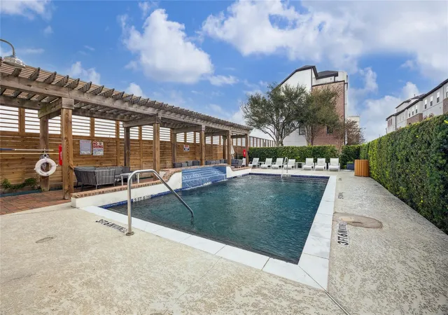 Photo 2 of Single family home for sale at 2725 Cohn Garden, Houston, TX 77007 | MLS# 78092196 | Listing updated on 2026-09-16