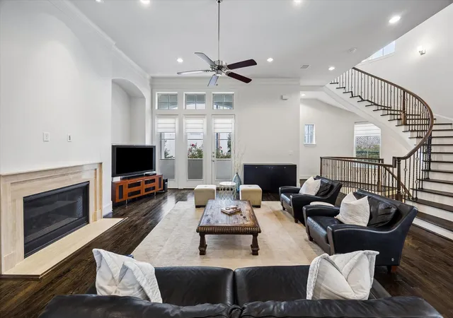 Photo 3 of Single family home for sale at 2725 Cohn Garden, Houston, TX 77007 | MLS# 78092196 | Listing updated on 2026-09-16