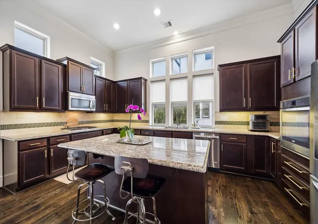 Photo 3 of Single family home for sale at 2725 Cohn Garden, Houston, TX 77007 | MLS# 78092196 | Listing updated on 2026-09-16