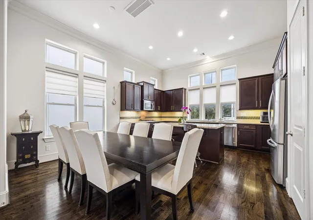 Photo 4 of Single family home for sale at 2725 Cohn Garden, Houston, TX 77007 | MLS# 78092196 | Listing updated on 2026-09-16