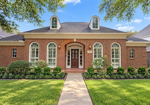 Photo 2 of Single family home for sale at 1515 Moon Shadow Ct, Sugar Land, TX 77479 | MLS# 84110106 | Listing updated on 2026-10-02