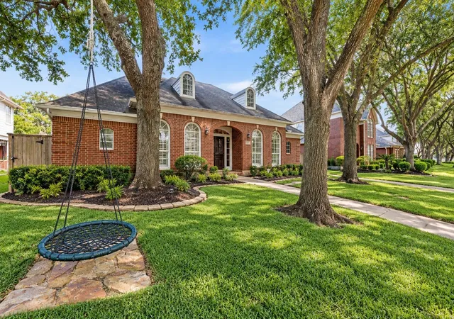 Photo 3 of Single family home for sale at 1515 Moon Shadow Ct, Sugar Land, TX 77479 | MLS# 84110106 | Listing updated on 2026-10-02