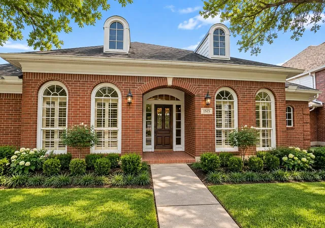 Photo 3 of Single family home for sale at 1515 Moon Shadow Ct, Sugar Land, TX 77479 | MLS# 84110106 | Listing updated on 2026-10-02