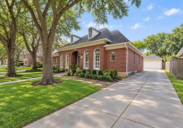 Photo 4 of Single family home for sale at 1515 Moon Shadow Ct, Sugar Land, TX 77479 | MLS# 84110106 | Listing updated on 2026-10-02