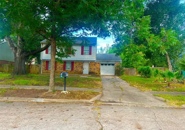 Photo 2 of Sale Pending at 15815 Boridge Cir, Houston, TX 77053 | MLS# 58364701 | Listing updated on 2026-09-14