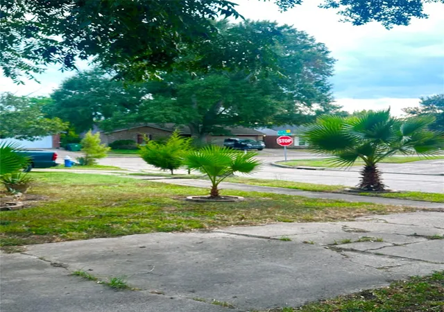 Photo 3 of Sale Pending at 15815 Boridge Cir, Houston, TX 77053 | MLS# 58364701 | Listing updated on 2026-09-14
