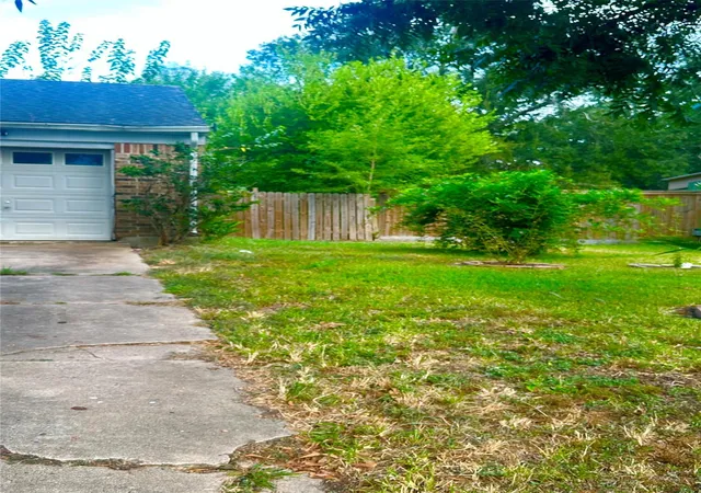 Photo 4 of Sale Pending at 15815 Boridge Cir, Houston, TX 77053 | MLS# 58364701 | Listing updated on 2026-09-14