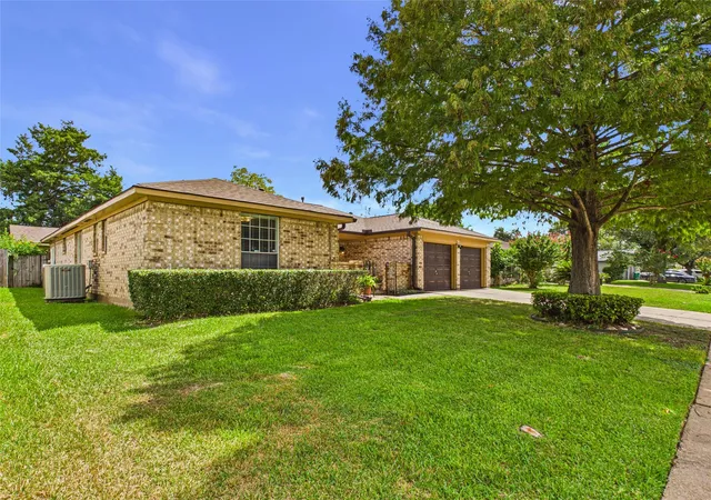 Photo 2 of Sale Pending at 3919 Sandlehurst Dr, Pasadena, TX 77504 | MLS# 2363510 | Listing updated on 2026-09-27