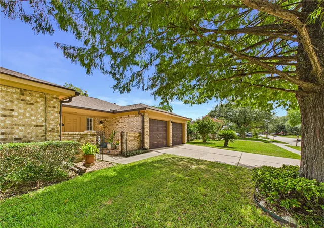 Photo 3 of Sale Pending at 3919 Sandlehurst Dr, Pasadena, TX 77504 | MLS# 2363510 | Listing updated on 2026-09-27