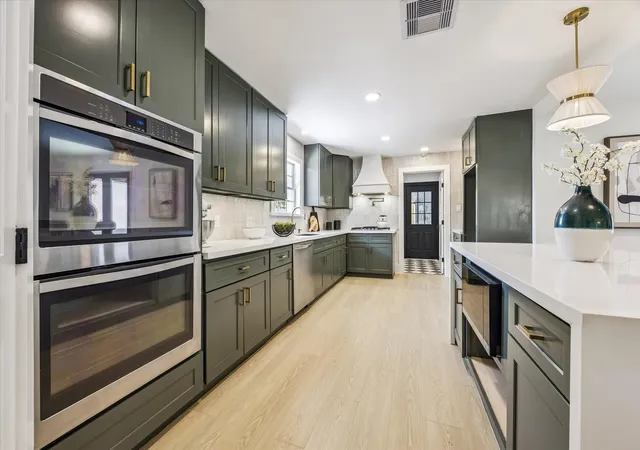 Photo 2 of Single family home for sale at 9419 Greenwillow Dr, Houston, TX 77096 | MLS# 70871767 | Listing updated on 2026-09-21