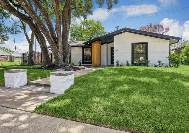 Photo 3 of Single family home for sale at 9419 Greenwillow Dr, Houston, TX 77096 | MLS# 70871767 | Listing updated on 2026-09-21