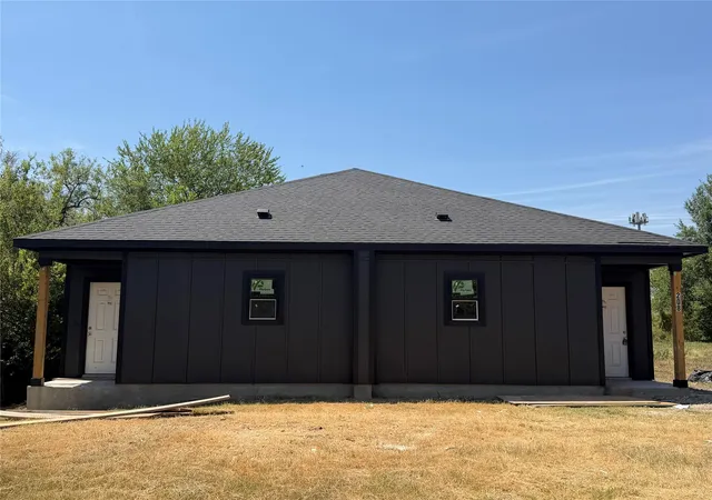 Photo 3 of Single family home for sale at 1715 El Monte Blvd, San Antonio, TX 78201 | MLS# 89022635 | Listing updated on 2026-09-03