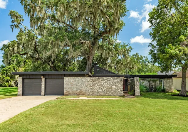 Photo 1 of Single family home for sale at 2219 River Oaks Dr, West Columbia, TX 77486 | MLS# 39632189 | Listing updated on 2026-09-21