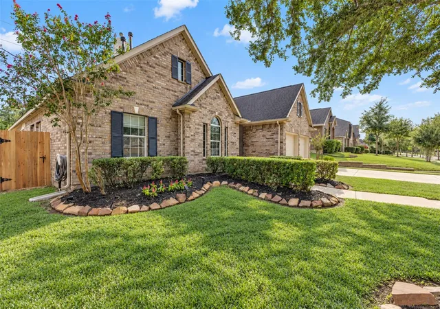 Photo 3 of Single family home for sale at 2827 Wimberly Knoll Ln, Richmond, TX 77406 | MLS# 47764943 | Listing updated on 2026-10-11