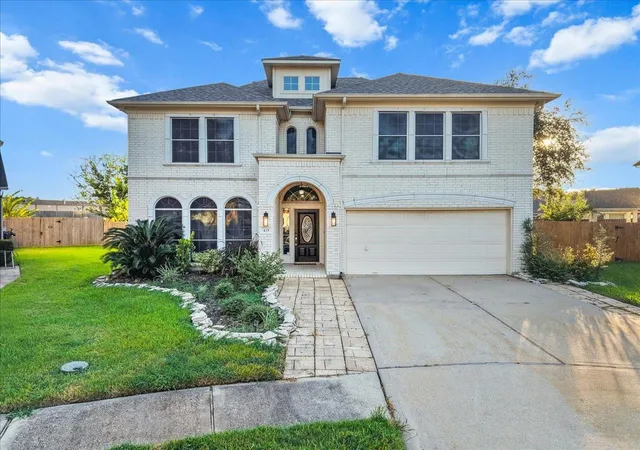 Photo 2 of Single family home for sale at 435 Twin Timbers Ln, Kemah, TX 77565 | MLS# 24852148 | Listing updated on 2026-09-20