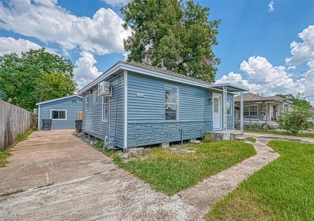Photo 2 of Single family home for sale at 6715 Victoria St, Houston, TX 77020 | MLS# 45495321 | Listing updated on 2026-09-05