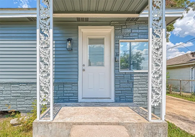 Photo 3 of Single family home for sale at 6715 Victoria St, Houston, TX 77020 | MLS# 45495321 | Listing updated on 2026-09-05