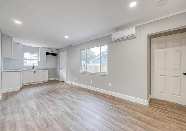 Photo 4 of Single family home for sale at 6715 Victoria St, Houston, TX 77020 | MLS# 45495321 | Listing updated on 2026-09-05