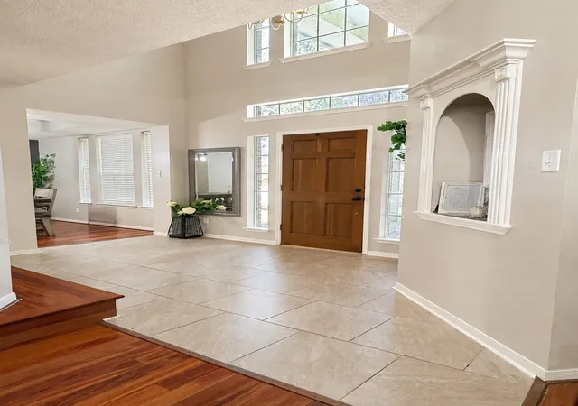 Photo 3 of Single family home for sale at 18901 Par Two Cir, Humble, TX 77346 | MLS# 15003243 | Listing updated on 2026-09-19