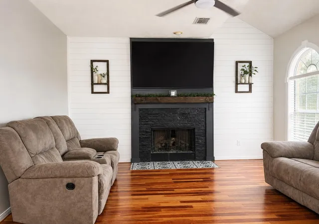 Photo 4 of Single family home for sale at 18901 Par Two Cir, Humble, TX 77346 | MLS# 15003243 | Listing updated on 2026-09-19
