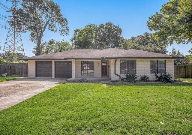 Photo 2 of Single family home for sale at 2902 Helberg Rd, Houston, TX 77092 | MLS# 69964531 | Listing updated on 2026-09-09