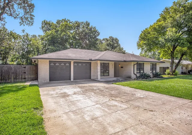 Photo 3 of Single family home for sale at 2902 Helberg Rd, Houston, TX 77092 | MLS# 69964531 | Listing updated on 2026-09-09