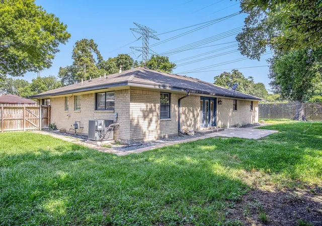 Photo 4 of Single family home for sale at 2902 Helberg Rd, Houston, TX 77092 | MLS# 69964531 | Listing updated on 2026-09-09