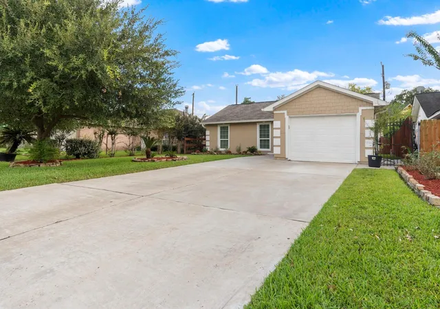 Photo 2 of Sale Pending at 5431 Markwood Ln, Houston, TX 77053 | MLS# 79222028 | Listing updated on 2026-10-03