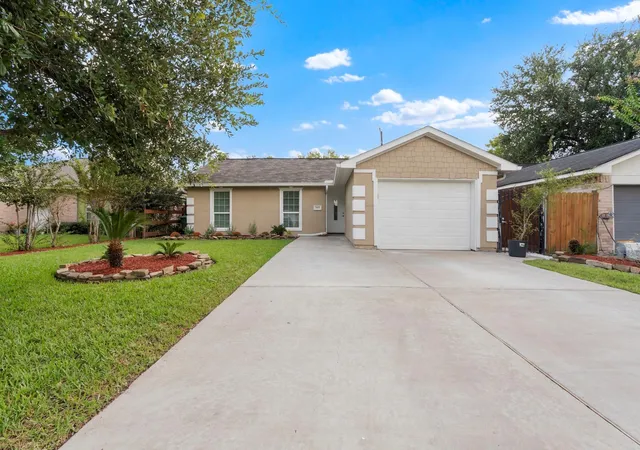 Photo 3 of Sale Pending at 5431 Markwood Ln, Houston, TX 77053 | MLS# 79222028 | Listing updated on 2026-10-03