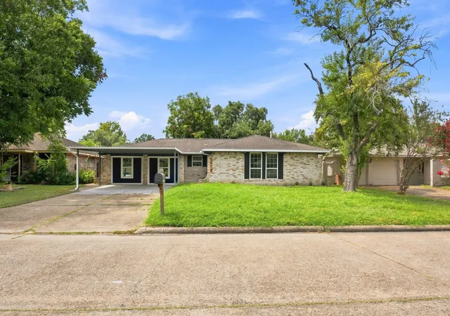Photo 3 of Single family home for sale at 6418 Silver Chalice Dr, Houston, TX 77088 | MLS# 36644092 | Listing updated on 2026-09-04