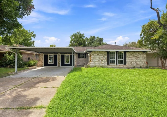 Photo 3 of Single family home for sale at 6418 Silver Chalice Dr, Houston, TX 77088 | MLS# 36644092 | Listing updated on 2026-09-04