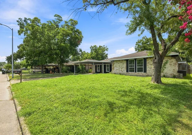 Photo 4 of Single family home for sale at 6418 Silver Chalice Dr, Houston, TX 77088 | MLS# 36644092 | Listing updated on 2026-09-04