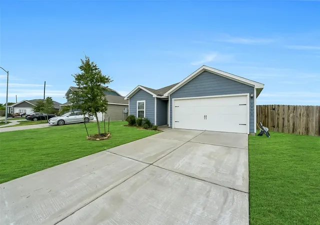 Photo 3 of Single family home for sale at 8430 Longshore Slope Rd, Baytown, TX 77523 | MLS# 30068964 | Listing updated on 2026-10-06