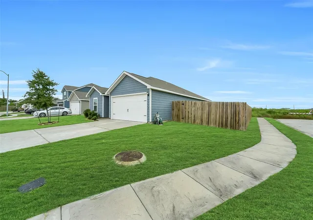 Photo 3 of Single family home for sale at 8430 Longshore Slope Rd, Baytown, TX 77523 | MLS# 30068964 | Listing updated on 2026-10-06