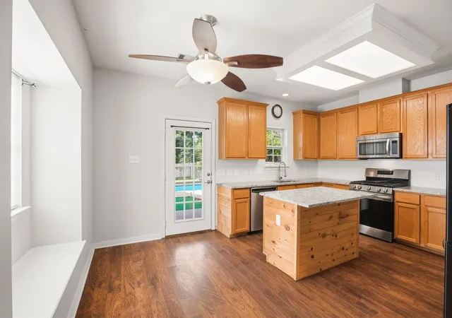Photo 3 of Single family home for sale at 1945 Dorothy Ln, Sealy, TX 77474 | MLS# 56154956 | Listing updated on 2026-09-06